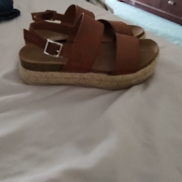 Shoes - Picture 2 of 3